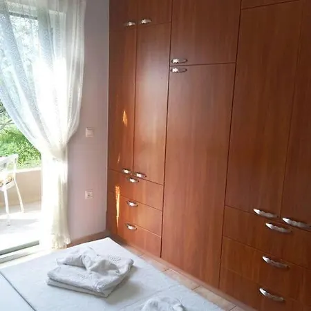 House On The Hill Apartment *